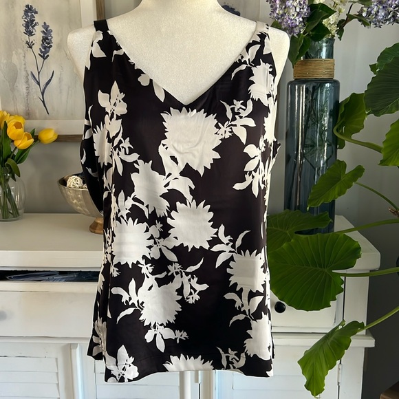 White House Black Market Tops - White House Black Market, Sz L, NWOT
